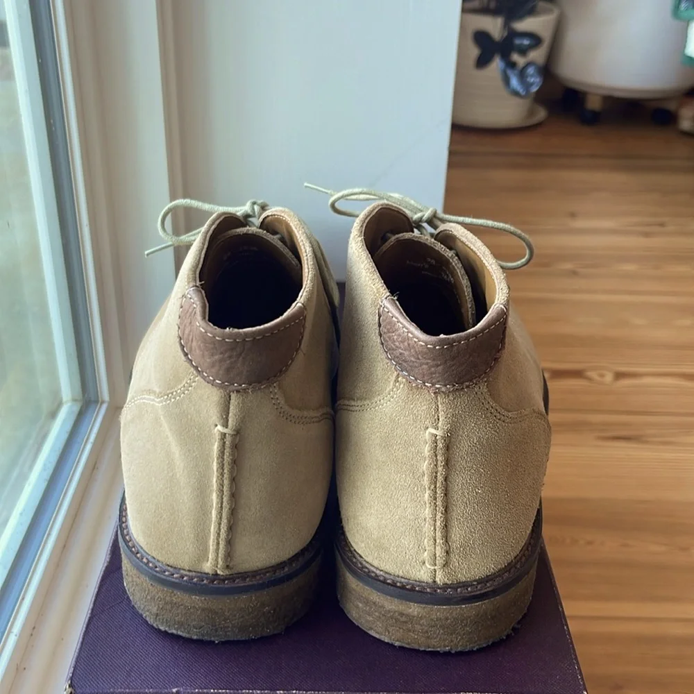 Johnston & Murphy Tan Suede Chukka Boots